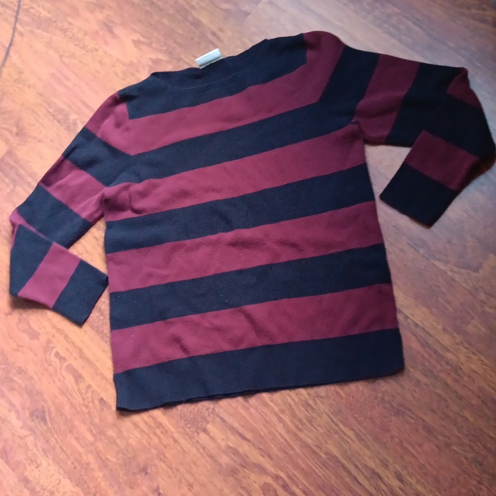 Striped sweater‎